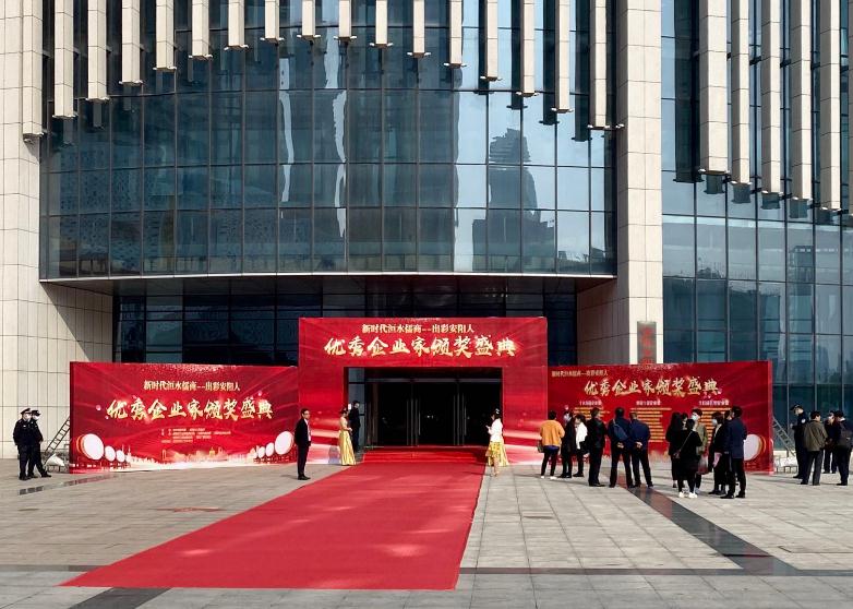 熱烈祝賀董事長鄧明利先生評(píng)選為 年度“十佳成長型企業(yè)家”